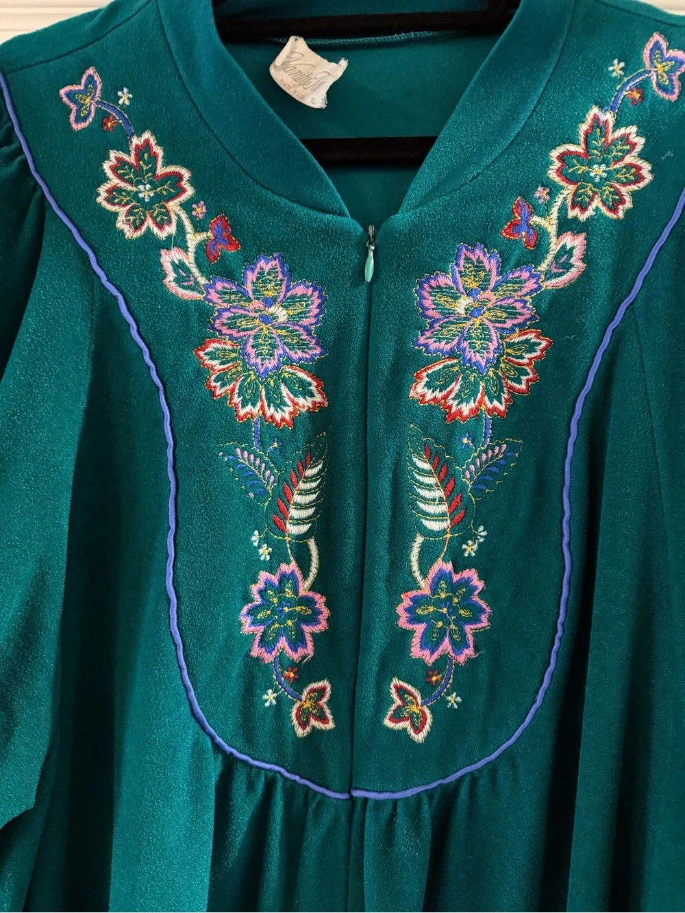 Vintage Vanity Fair Teal Embroidered Long Sleeve Robe